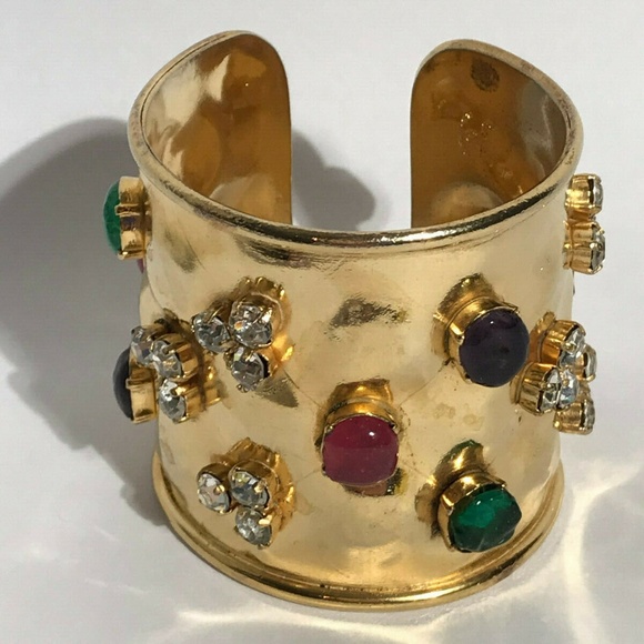 ***SUPER RARE*** Chanel Vintage Cuff